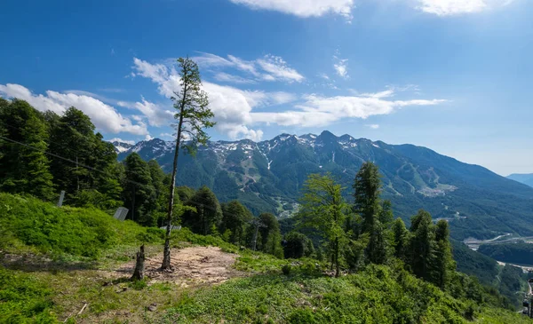 Kafkas Dağları'nın görünümü — Stok fotoğraf
