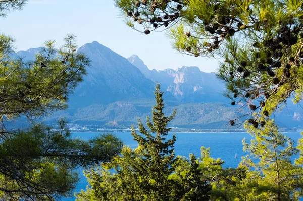 Kemer, Türkiye'deki dağlar görünümünü — Stok fotoğraf