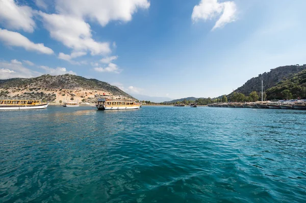 Der Hafen an der Küste des Mittelmeeres — Stockfoto