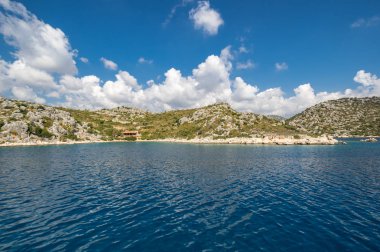 Akdeniz kıyıları.