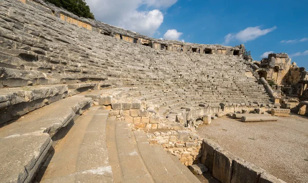 Ruinas del antiguo anfiteatro en la ciudad Mira, Turquía — Foto de Stock