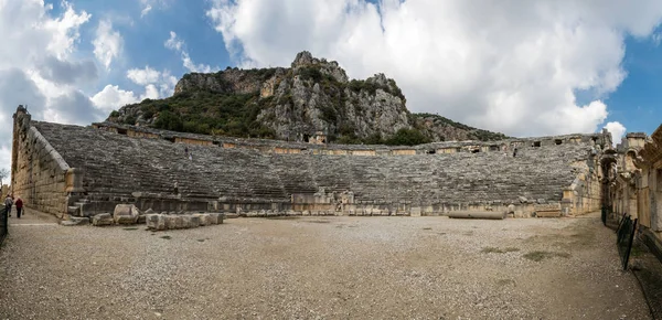 Ruïnes van het oude amfitheater in de stad Mira, Turkije — Stockfoto