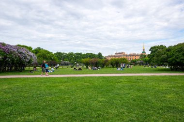 Saint - Petersburg, Rusya Federasyonu - 11 Haziran 2017: Mars alanı veya Marsovo Polye sonra Mars, savaş, Merkezi, Saint-Petersburg, Rusya yer alan Roma tanrısı adlı büyük bir park olduğunu