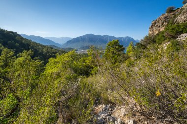 Akdeniz kıyıları Kemer, Antalya ilinin sahil beldesi ve ilçesi Akdeniz kıyısında Türkiye kıyıları