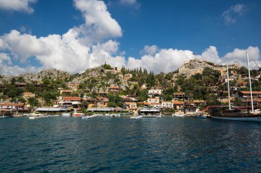 ANTALYA, TURKEY - 23 Ekim 2017: Türkiye 'nin Antalya ilindeki Türk Rivierası' nda Akdeniz kıyısındaki Simena köyünün manzarası