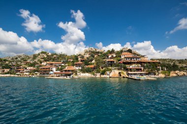 ANTALYA, TURKEY - 23 Ekim 2017: Türkiye 'nin Antalya ilindeki Türk Rivierası' nda Akdeniz kıyısındaki Simena köyünün manzarası