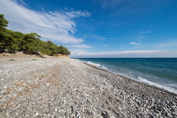 Akdeniz kıyıları Kemer, Antalya ilinin sahil beldesi ve ilçesi Akdeniz kıyısında Türkiye kıyıları