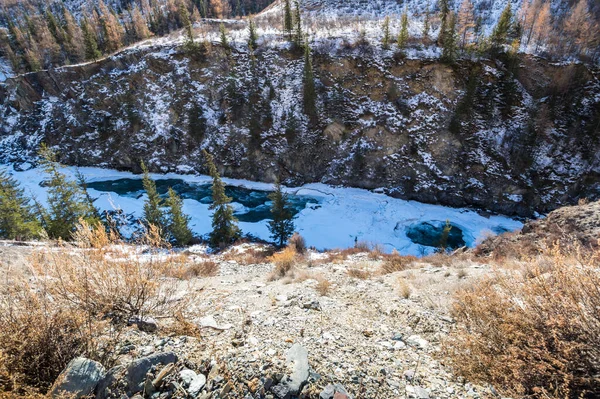 Altay Dağlarında Kışın Nehir Manzarası Sibirya Rusya — Stok fotoğraf