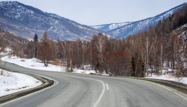 Altay dağlarının kışın manzarası, Sibirya, Rusya