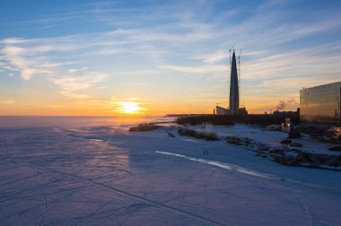 Lakhta Merkezi ve Finlandiya Körfezi 'nin panoramik manzarası, Saint-Petersburg, Rusya