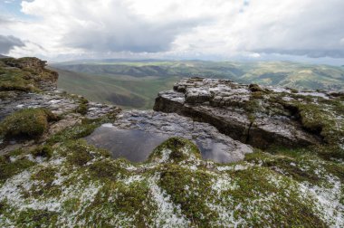 Rusya 'nın Karachay-Çerkesya Cumhuriyeti' ndeki Bermamyt Platosu 'nun panoramik manzarası