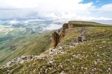 Rusya 'nın Karachay-Çerkesya Cumhuriyeti' ndeki Bermamyt Platosu 'nun panoramik manzarası