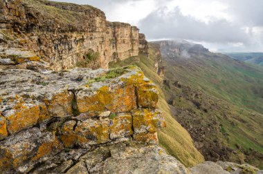 Rusya 'nın Karachay-Çerkesya Cumhuriyeti' ndeki Bermamyt Platosu 'nun panoramik manzarası