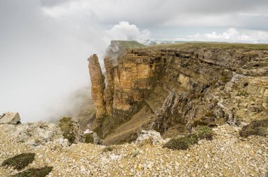 Rusya 'nın Karachay-Çerkesya Cumhuriyeti' ndeki Bermamyt Platosu 'nun panoramik manzarası