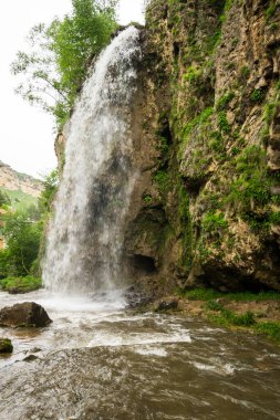 Rusya 'nın Karachay-Çerkesya Cumhuriyeti' ndeki Kafkasya dağlarında bal şelaleleri