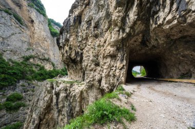 Kabardino-Balkaria, Rusya 'daki Kafkasya dağlarındaki Cherek Geçidi manzarası