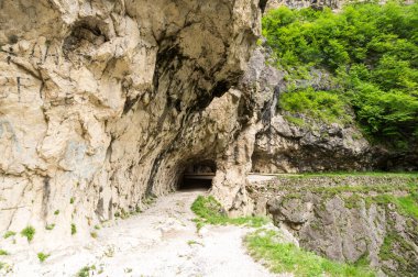 Kabardino-Balkaria, Rusya 'daki Kafkasya dağlarındaki Cherek Geçidi manzarası