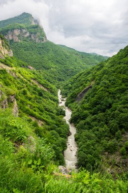 Kabardino-Balkaria, Rusya 'daki Kafkasya dağlarındaki Cherek Geçidi manzarası