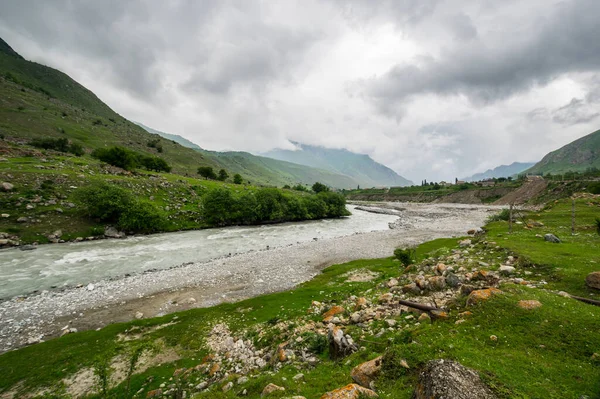 Río Cherek Las Montañas Del Cáucaso Kabardino Balkaria Rusia — Foto de Stock