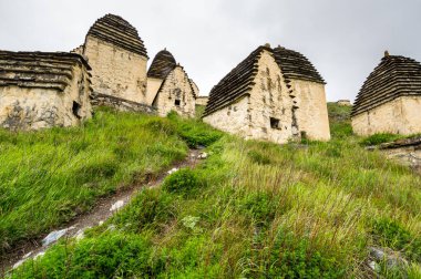 Dargavs Köyü, Kuzey Osetya, Rusya 'da Antik Alanya nekropolü (Ölüler Şehri)