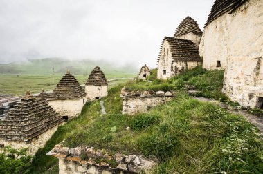 Dargavs Köyü, Kuzey Osetya, Rusya 'da Antik Alanya nekropolü (Ölüler Şehri)