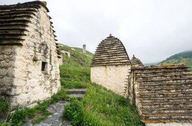 Dargavs Köyü, Kuzey Osetya, Rusya 'da Antik Alanya nekropolü (Ölüler Şehri)