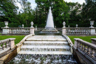 Aziz Petrus, Rusya - 18 Haziran 2018: Peterhof, Saint Petersburg, Rusya 'daki Lower Park bahçesindeki 