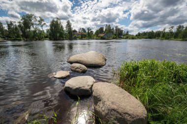 Vuoksa Nehri, Rusya 'nın Leningrad Oblastı, Priozersk kasabasında.