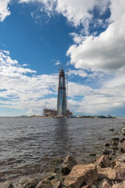 Lakhta Merkezi ve Finlandiya Körfezi 'nin panoramik manzarası, Saint-Petersburg, Rusya