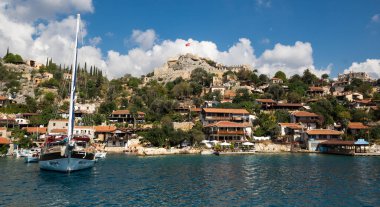 ANTALYA, TURKEY - 23 Ekim 2017: Türkiye 'nin Antalya ilindeki Türk Rivierası' nda Akdeniz kıyısındaki Simena köyünün manzarası