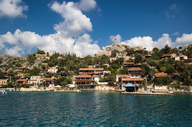 ANTALYA, TURKEY - 23 Ekim 2017: Türkiye 'nin Antalya ilindeki Türk Rivierası' nda Akdeniz kıyısındaki Simena köyünün manzarası