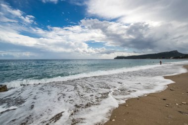 Akdeniz kıyıları Kemer, Antalya ilinin sahil beldesi ve ilçesi Akdeniz kıyısında Türkiye kıyıları