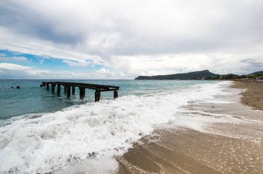 Akdeniz kıyıları Kemer, Antalya ilinin sahil beldesi ve ilçesi Akdeniz kıyısında Türkiye kıyıları