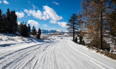 Altay 'daki Ulagan Dağları' nın kışın manzarası, Sibirya, Rusya