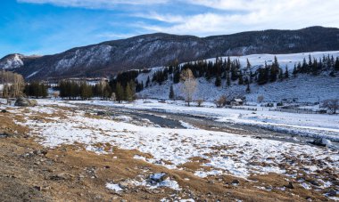Altay dağlarının kışın manzarası, Sibirya, Rusya