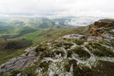 Rusya 'nın Karachay-Çerkesya Cumhuriyeti' ndeki Bermamyt Platosu 'nun panoramik manzarası