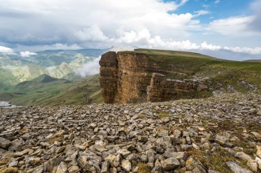 Rusya 'nın Karachay-Çerkesya Cumhuriyeti' ndeki Bermamyt Platosu 'nun panoramik manzarası