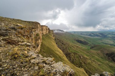 Rusya 'nın Karachay-Çerkesya Cumhuriyeti' ndeki Bermamyt Platosu 'nun panoramik manzarası