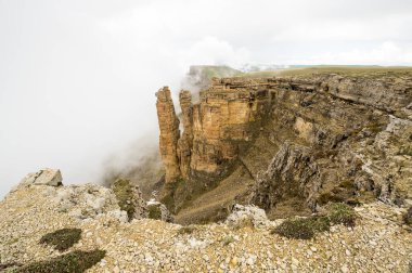 Rusya 'nın Karachay-Çerkesya Cumhuriyeti' ndeki Bermamyt Platosu 'nun panoramik manzarası