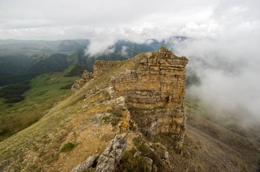 Rusya 'nın Karachay-Çerkesya Cumhuriyeti' ndeki Bermamyt Platosu 'nun panoramik manzarası