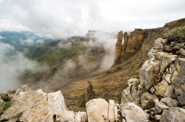 Rusya 'nın Karachay-Çerkesya Cumhuriyeti' ndeki Bermamyt Platosu 'nun panoramik manzarası