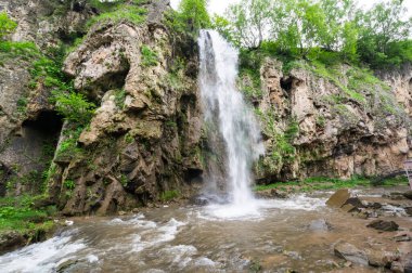 Rusya 'nın Karachay-Çerkesya Cumhuriyeti' ndeki Kafkasya dağlarında bal şelaleleri