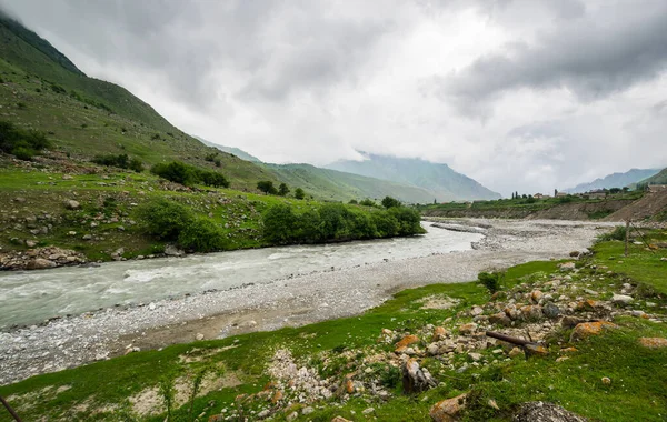 Río Cherek Las Montañas Del Cáucaso Kabardino Balkaria Rusia — Foto de Stock