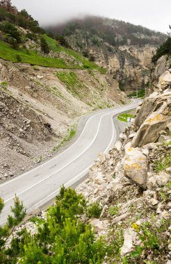 Kuzey Osetya-Alanya 'daki Kurtatin Vadisi, Rusya' nın Kuzey Kafkasya bölgesi.