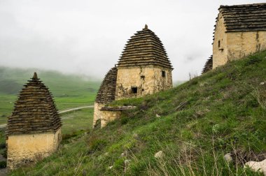 Dargavs Köyü, Kuzey Osetya, Rusya 'da Antik Alanya nekropolü (Ölüler Şehri)
