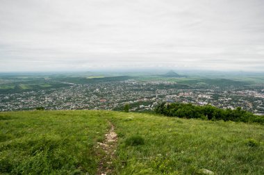 Pyatigorsk 'un panoramik manzarası, Rusya' nın Stavropol Krai kentindeki tatil köyü