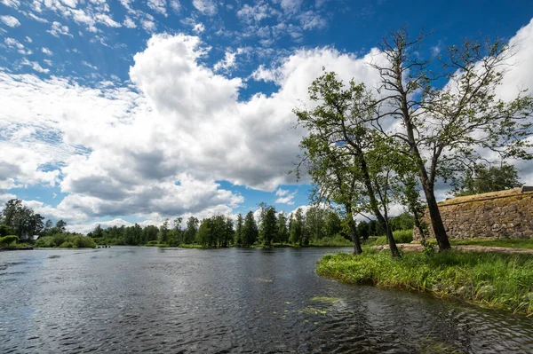 ロシア レニングラード州プリオザーク町のヴオクサ川 — ストック写真