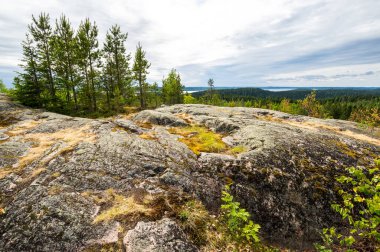 Karelia, Rusya 'daki Hiidenvuori Dağı' nın manzarası.
