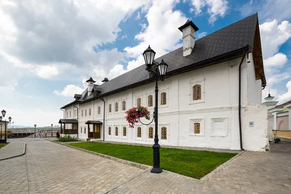 Rusya 'nın Tataristan cumhuriyetinin başkenti Kazan Kremlin' deki eski binaların manzarası