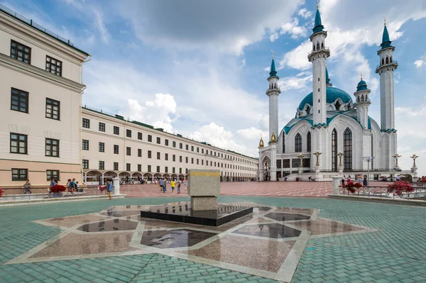 KAZAN, RUSSIA - 15 Temmuz 2018: Rusya 'nın en büyük camilerinden biri olan Kul Şerif Camii, Kazan, Tataristan Cumhuriyeti